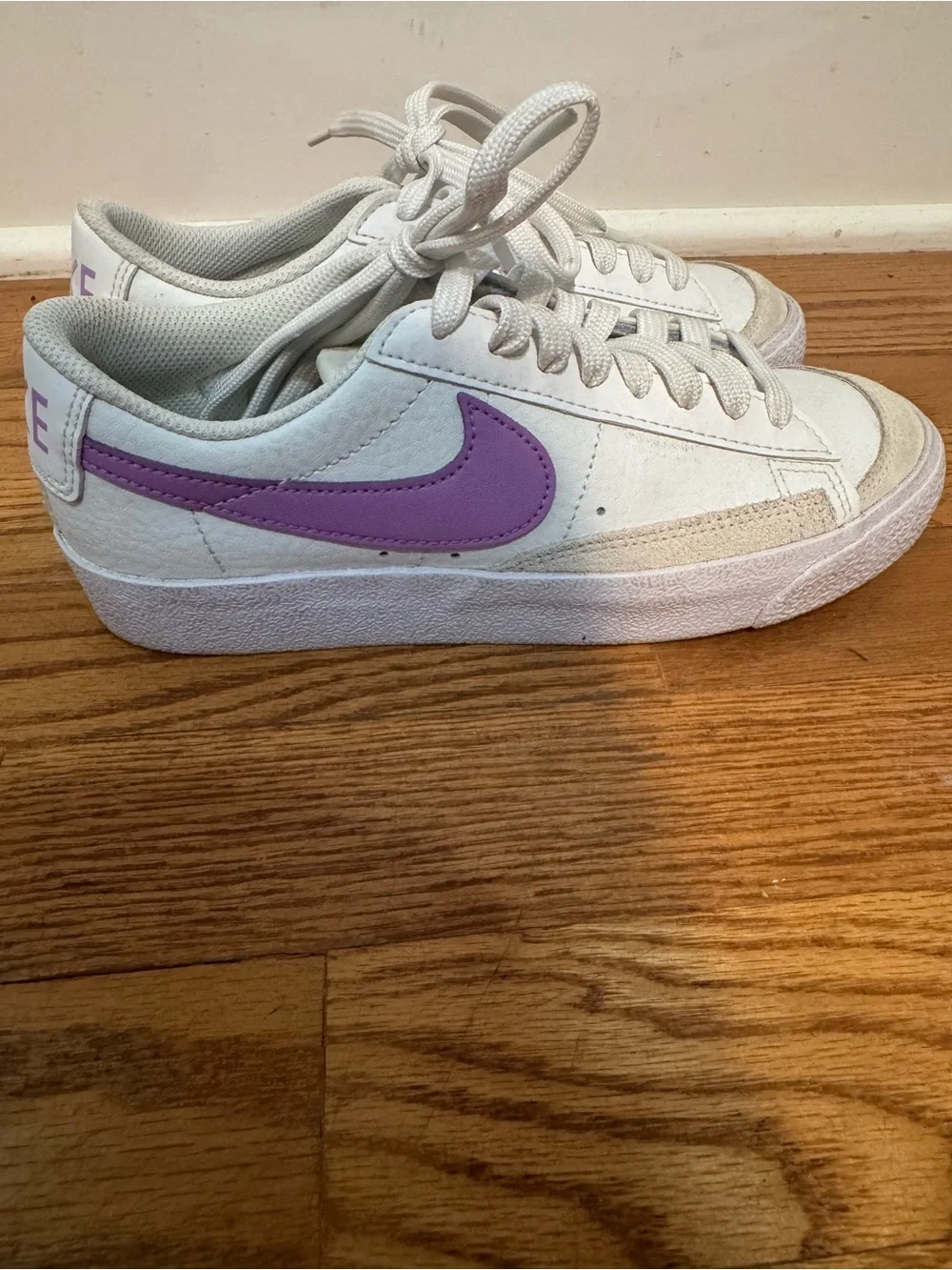 Nike Blazer 77 White Low-Top Sneakers with Fuchsia Swoosh